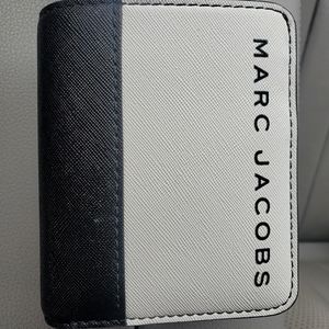MARC JACOBS WALLER